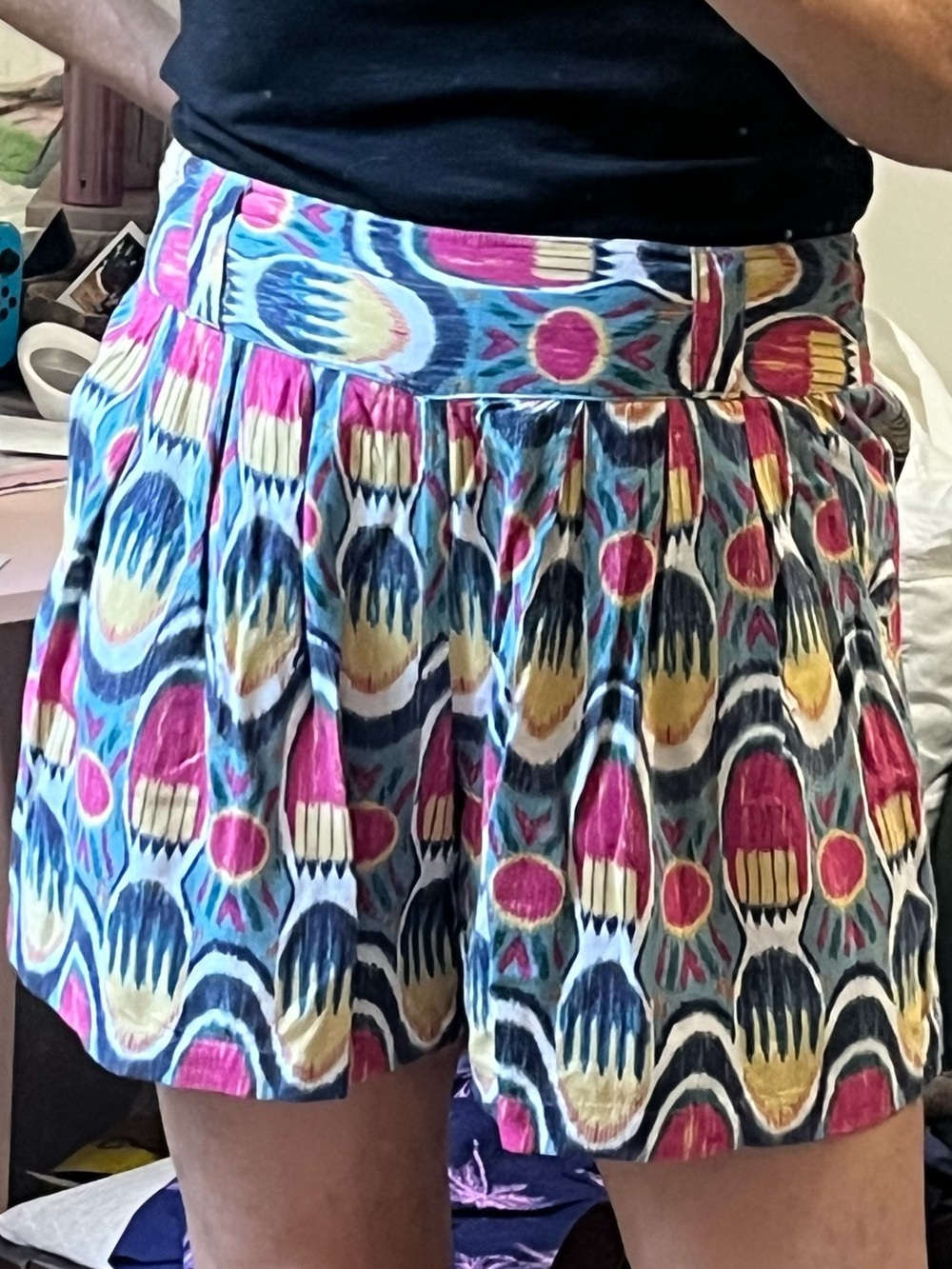 Lucky Brand Peacock Print Shorts - LARGE - Flowy Rayon - Stretch Waist - Pockets